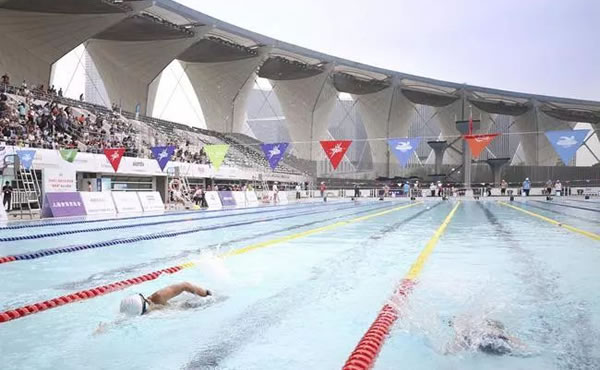 银盾保险在线积极助力 “美再晨杯”游泳联赛，让运动更安全！